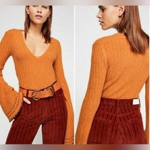 FREE PEOPLE May Morning Copper Bell
Sleeve V-Neck Sweater Sz XS